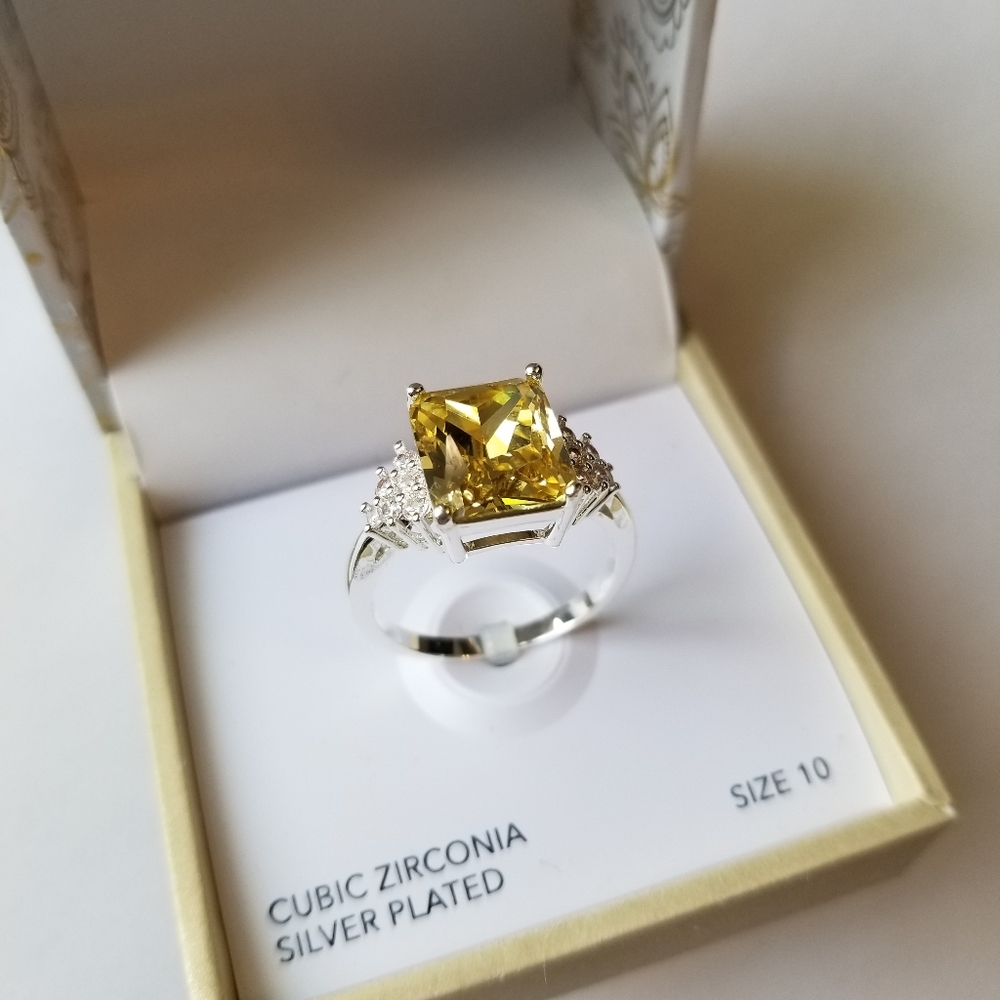 ❗Emerald Cut Canary Cocktail Ring Size 10❗